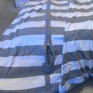 Burt’s Bee Wearable Blanket (2)